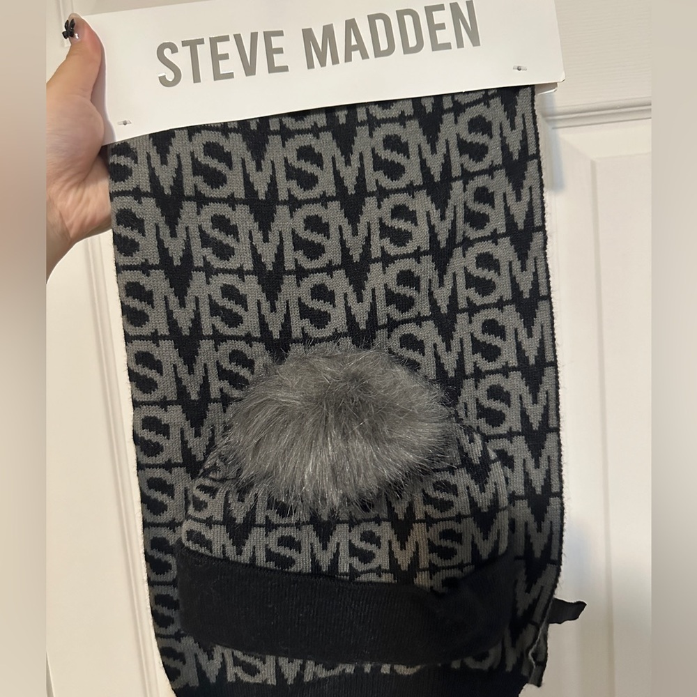 Steve Madden scarf & hat set